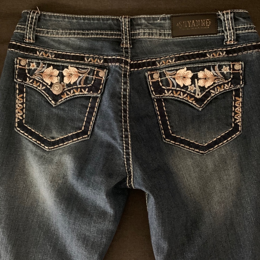 Shyanne Mid-Rise Boot-Cut Jeans